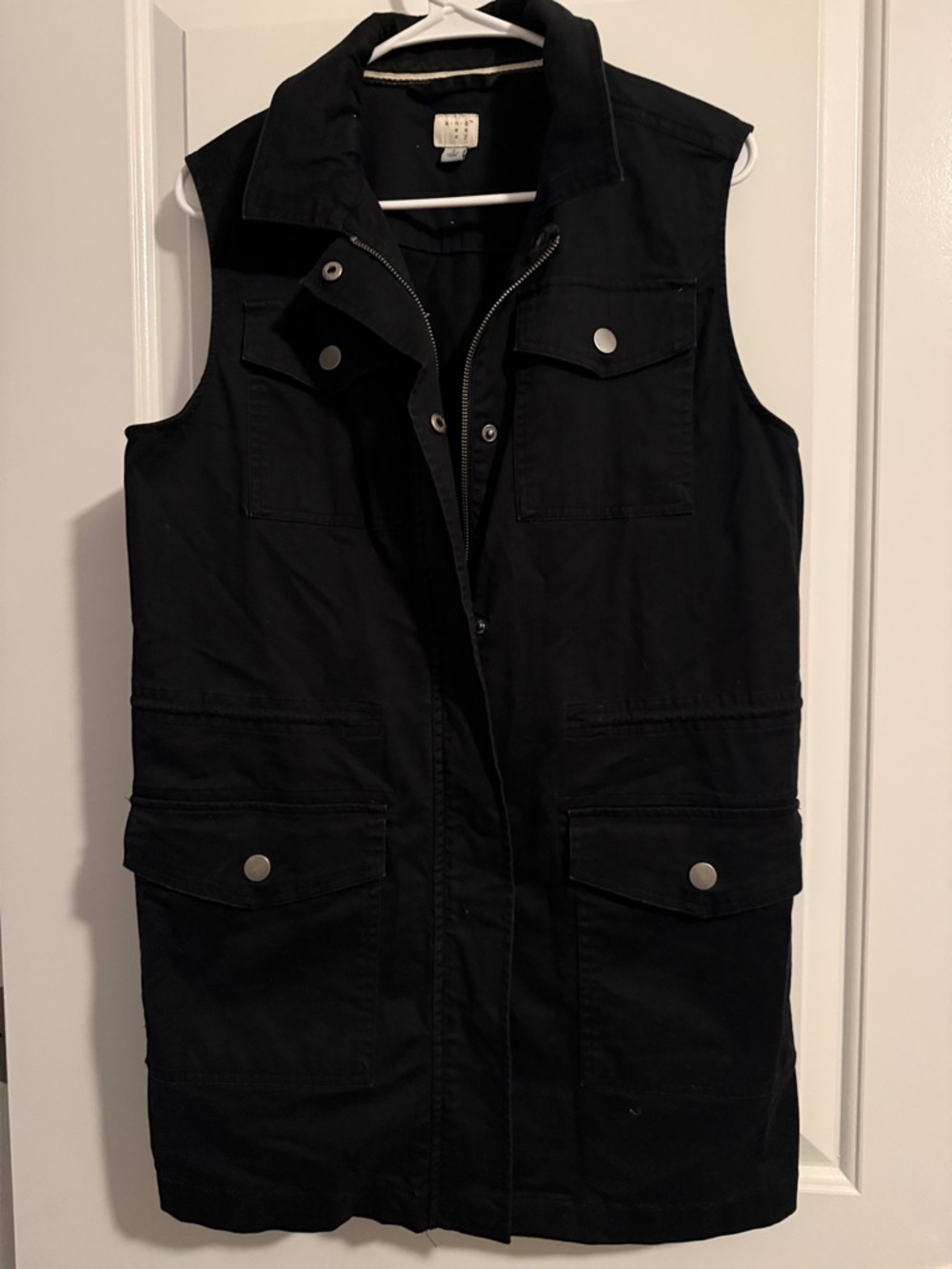 Women’s Black Utility Vest – Zip Front – Multi Pocket – Casual Layering-size L